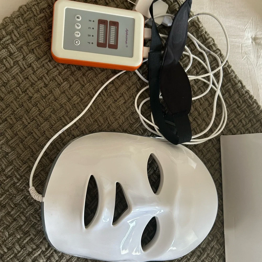 LED Color Light Mask - Picture 3 of 4